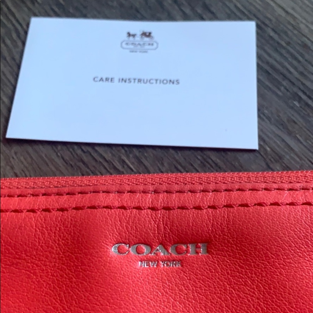 Coach Clutch - Picture 2 of 6